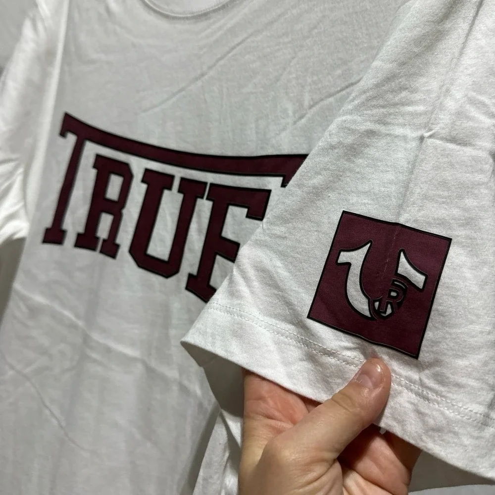 True Religion SS Classic True Logo Short Sleeve Tee White Red NWT Men's Medium